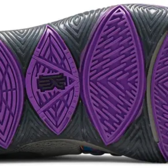 Nike Kyrie 5 Gray Graffiti (GS) - Picture 9 of 12